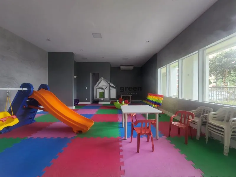 Unfurnished 1-bedroom apartment with enclosed balcony — photo 13