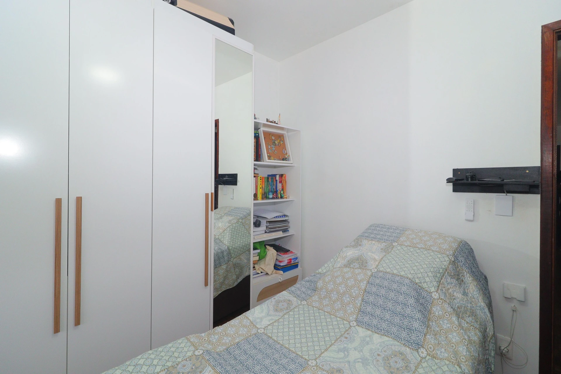 Furnished 3-bedroom apartment with balcony — photo 7