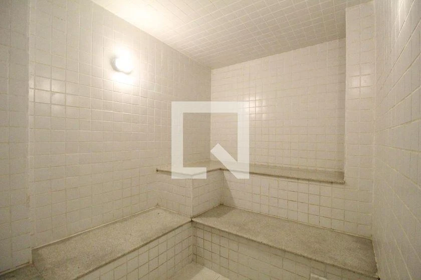 Furnished studio, 28 m², with a glass-enclosed balcony — photo 9