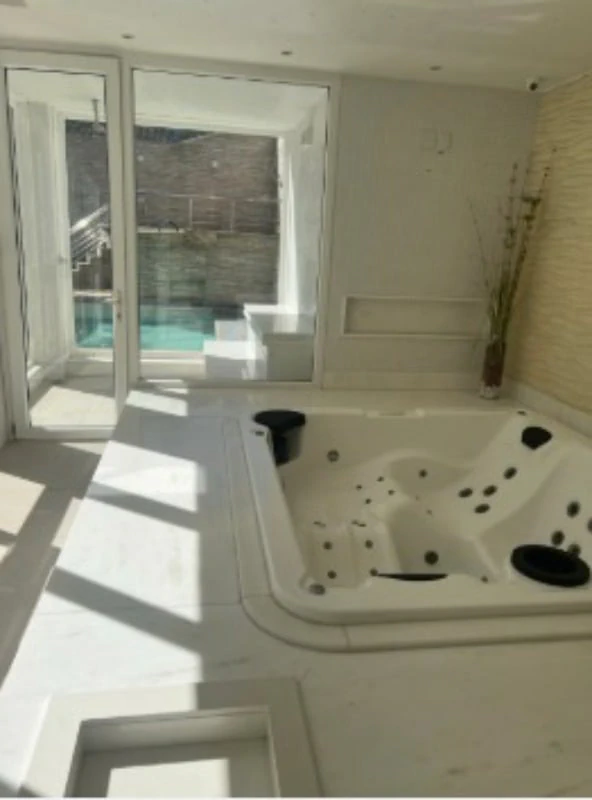 Furnished house with 6 en-suite bedrooms and 1,000 m² — photo 9