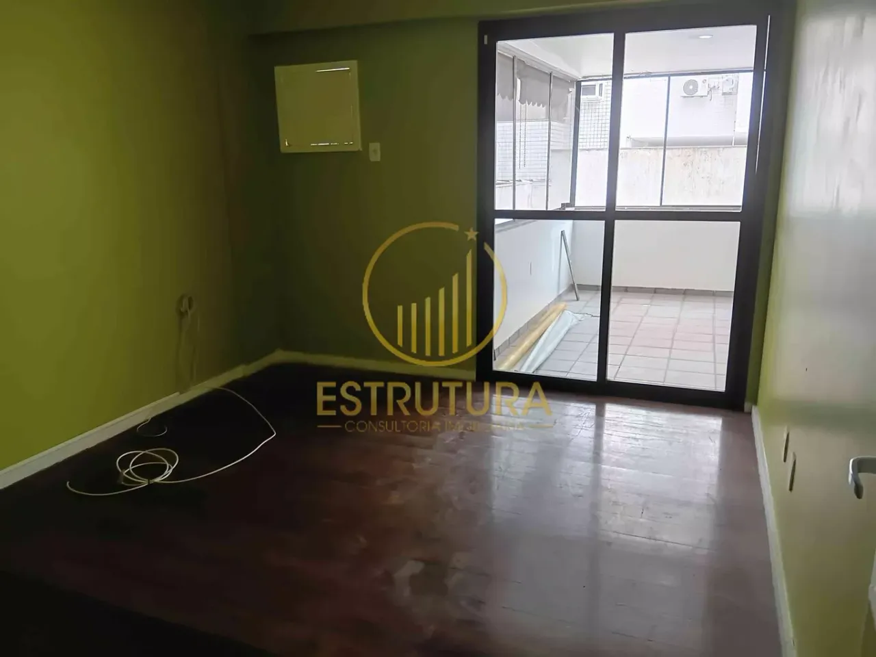 4-bedroom apartment with 3 bathrooms and a balcony — photo 8
