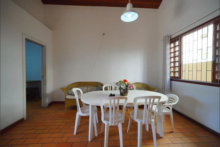 House with 4 bedrooms and a private garden — photo 4