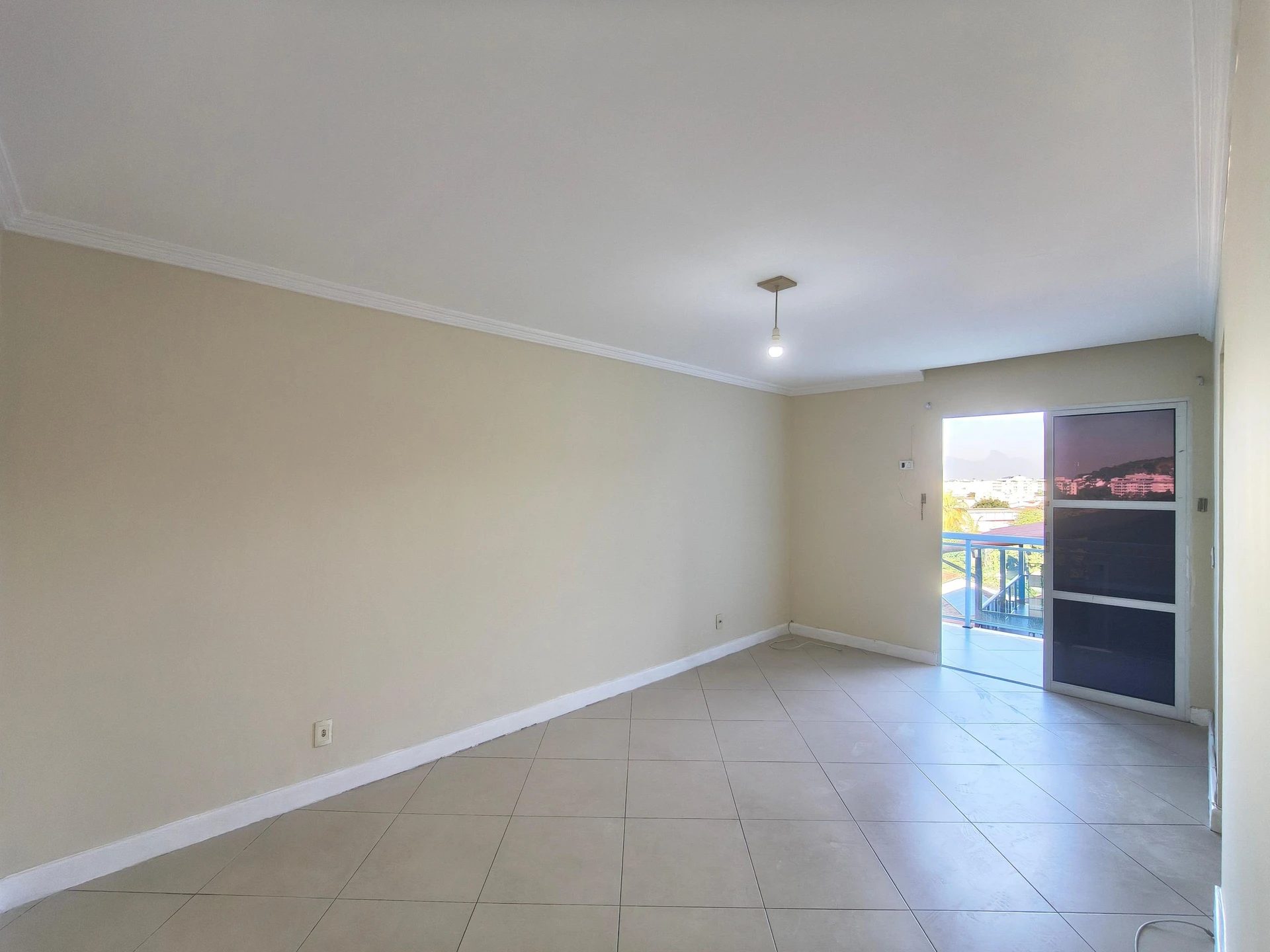 Condo house with 3 bedrooms and a balcony — photo 47