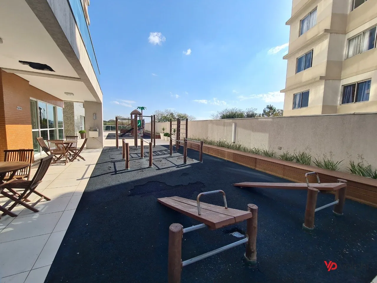 Furnished 2-bedroom apartment with enclosed balcony — photo 68