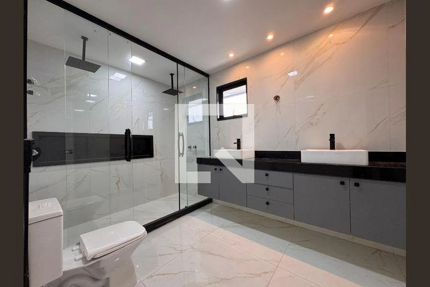 Rental house with 4 bedrooms and 222 m², balcony — photo 26