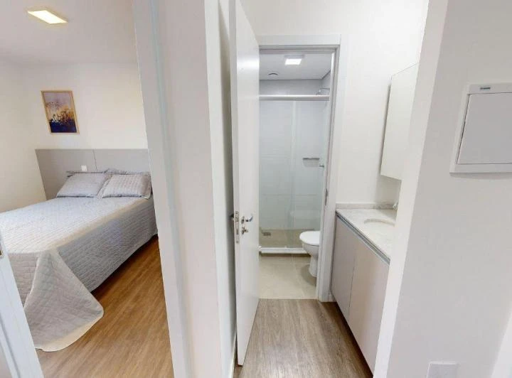 Furnished 1-bedroom apartment with compact kitchenette — photo 4