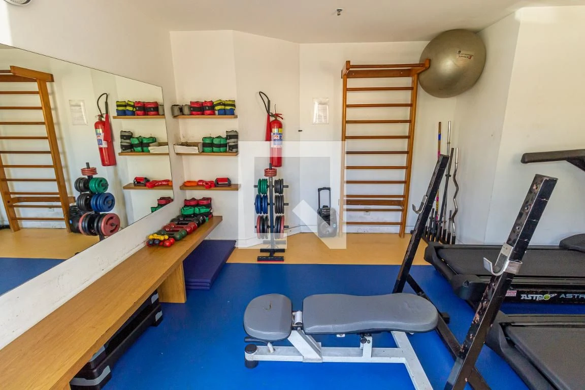 2-bedroom apartment in a building with a gym — photo 7