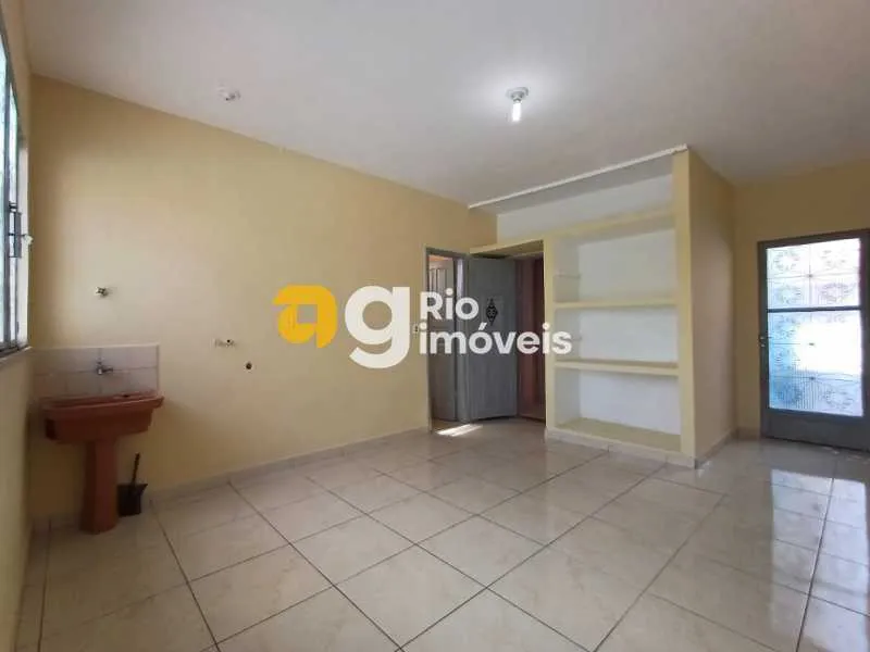 Casa de rua com 3 quartos, 2 banheiros e 100 m² — photo 14