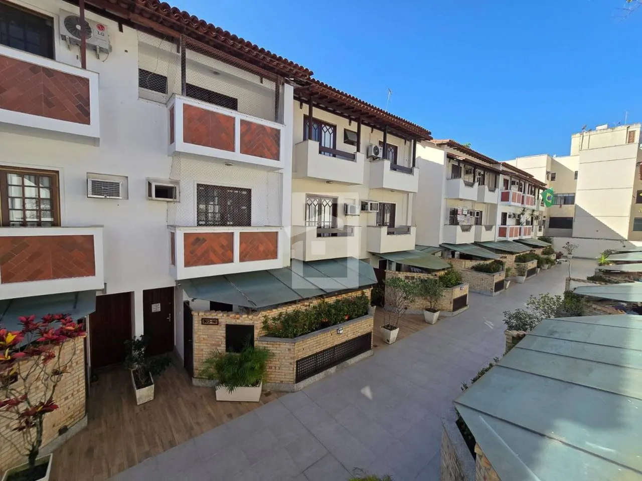 Triplex house with 4 bedrooms and 2 en-suites — photo 61
