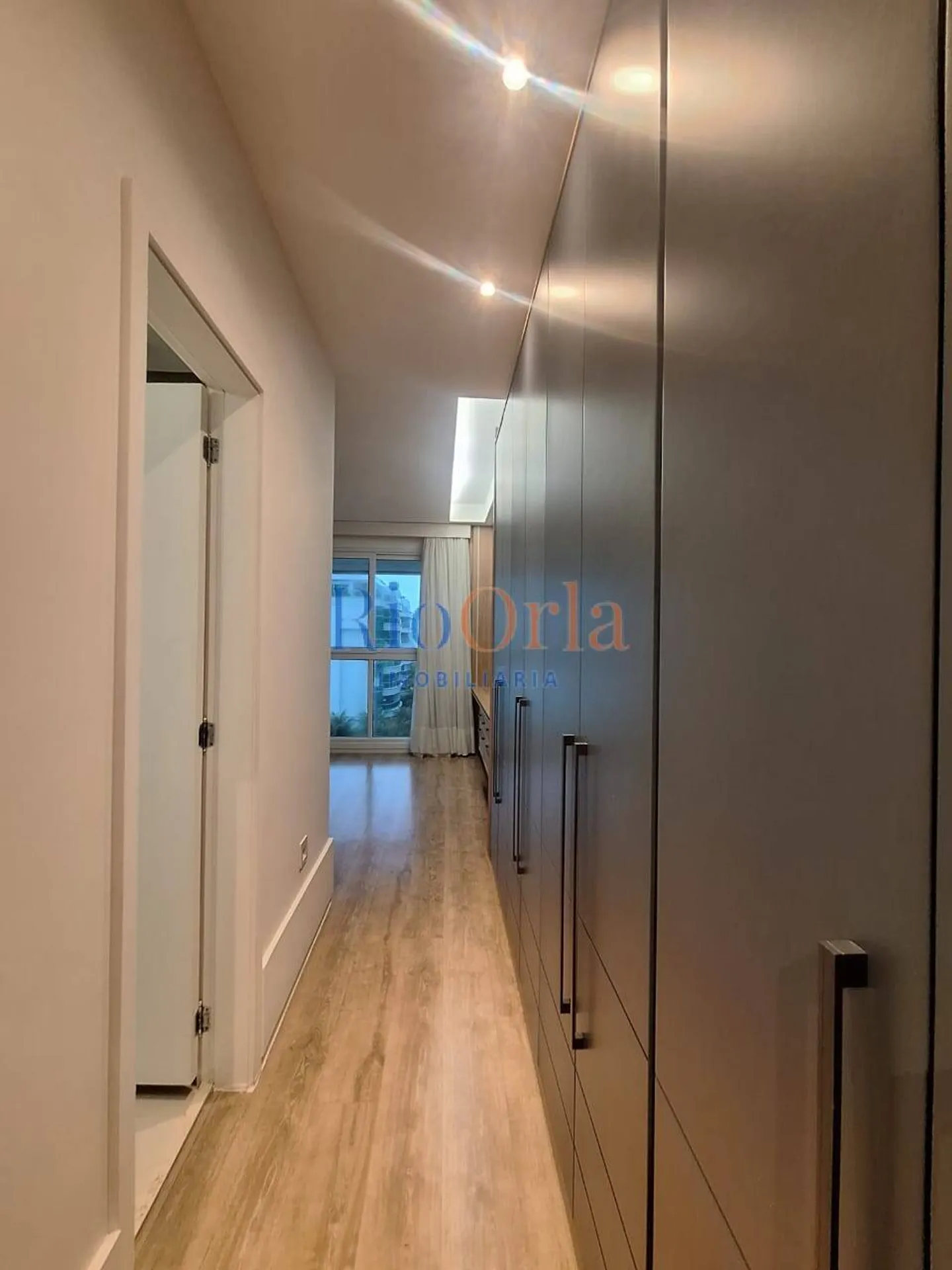Furnished apartment with 4 bedrooms and 5 bathrooms — photo 32