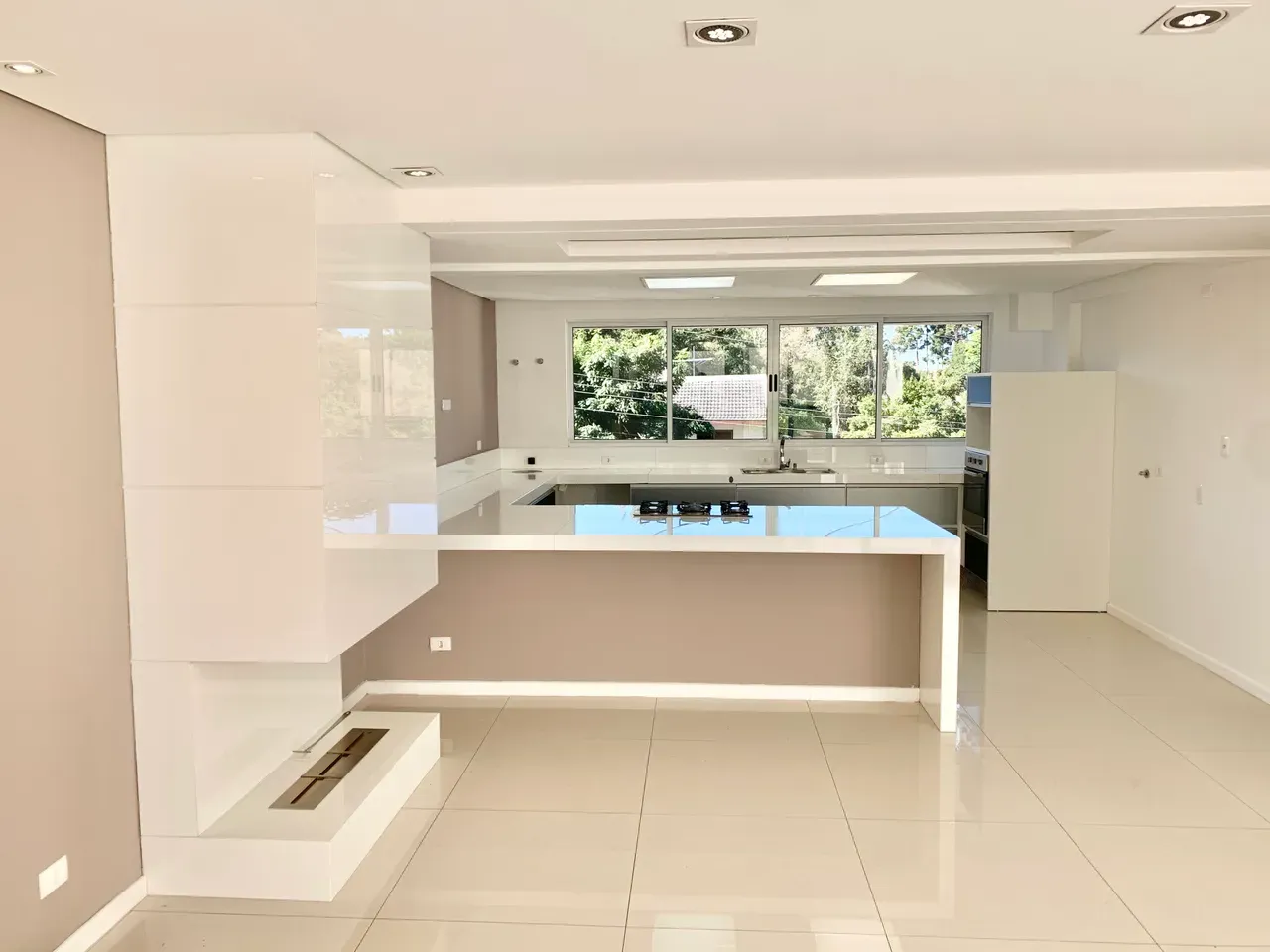 Unfurnished house with open-plan gas kitchen — photo 6