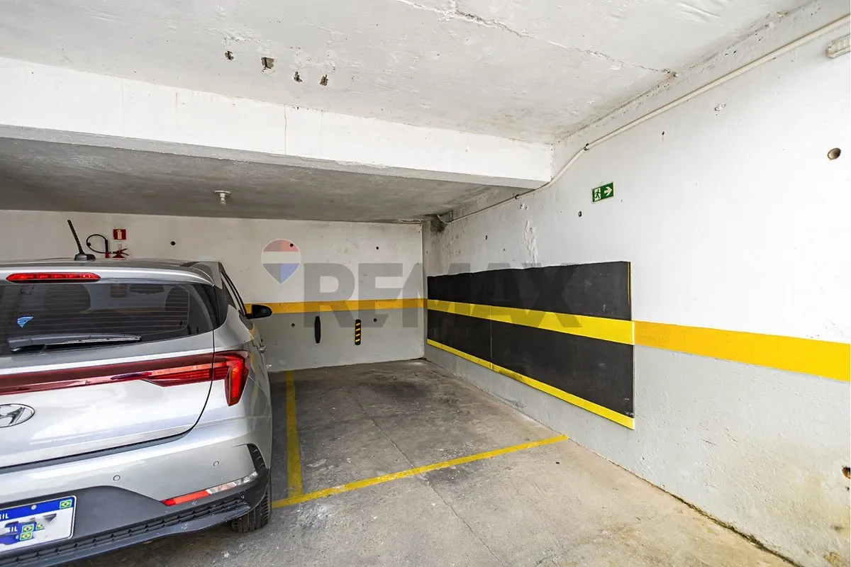 Wood or laminate floors in a 2-bedroom apartment, 70 m² — photo 52
