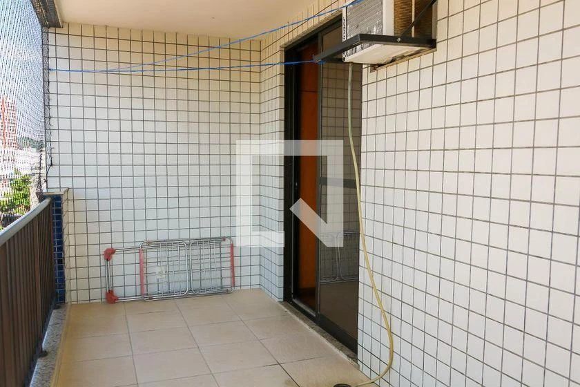 3-bedroom apartment with a suite and glass-enclosed showers — photo 41