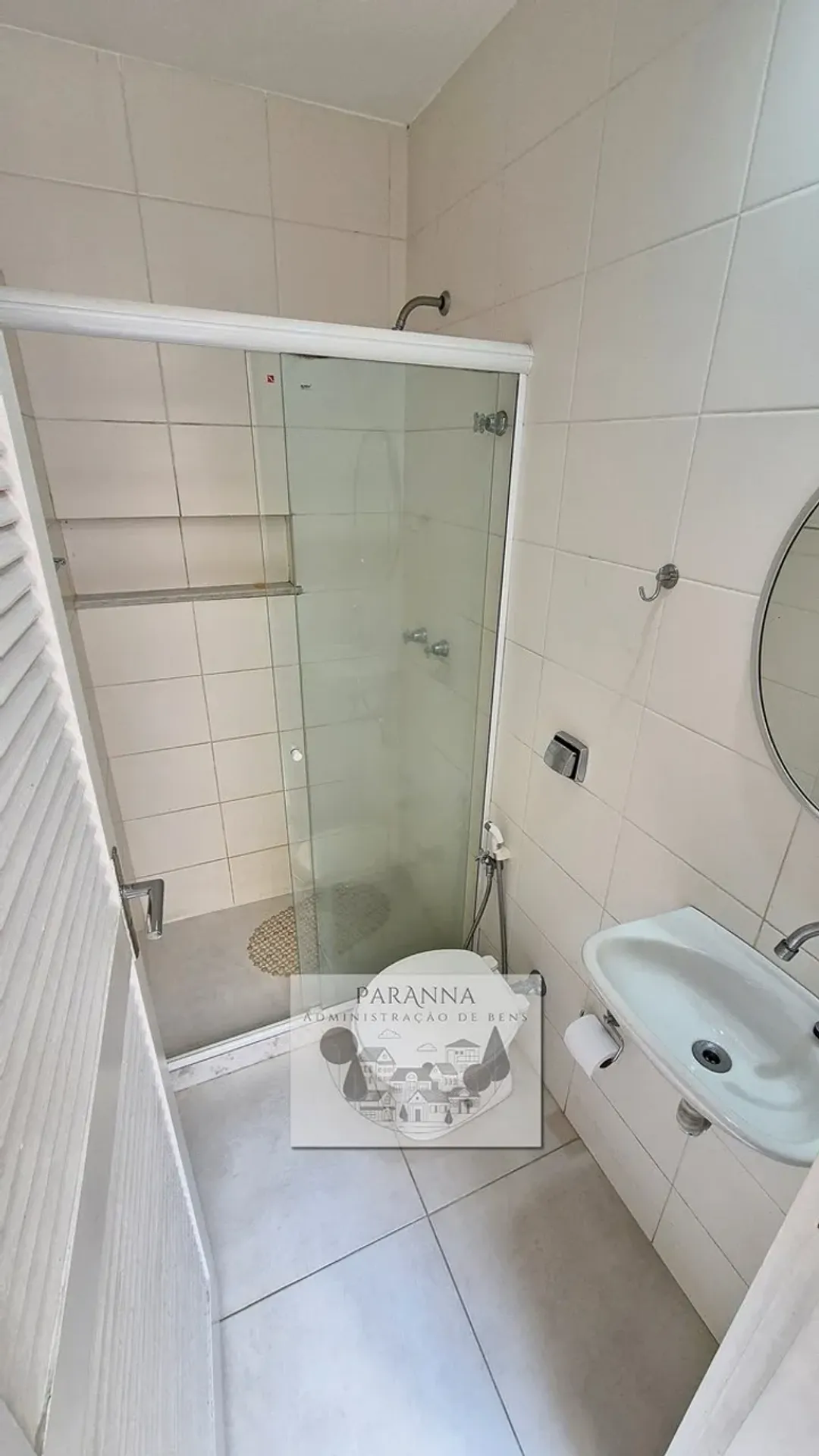 4-bedroom, 4-bath apartment with balcony and laundry area — photo 29