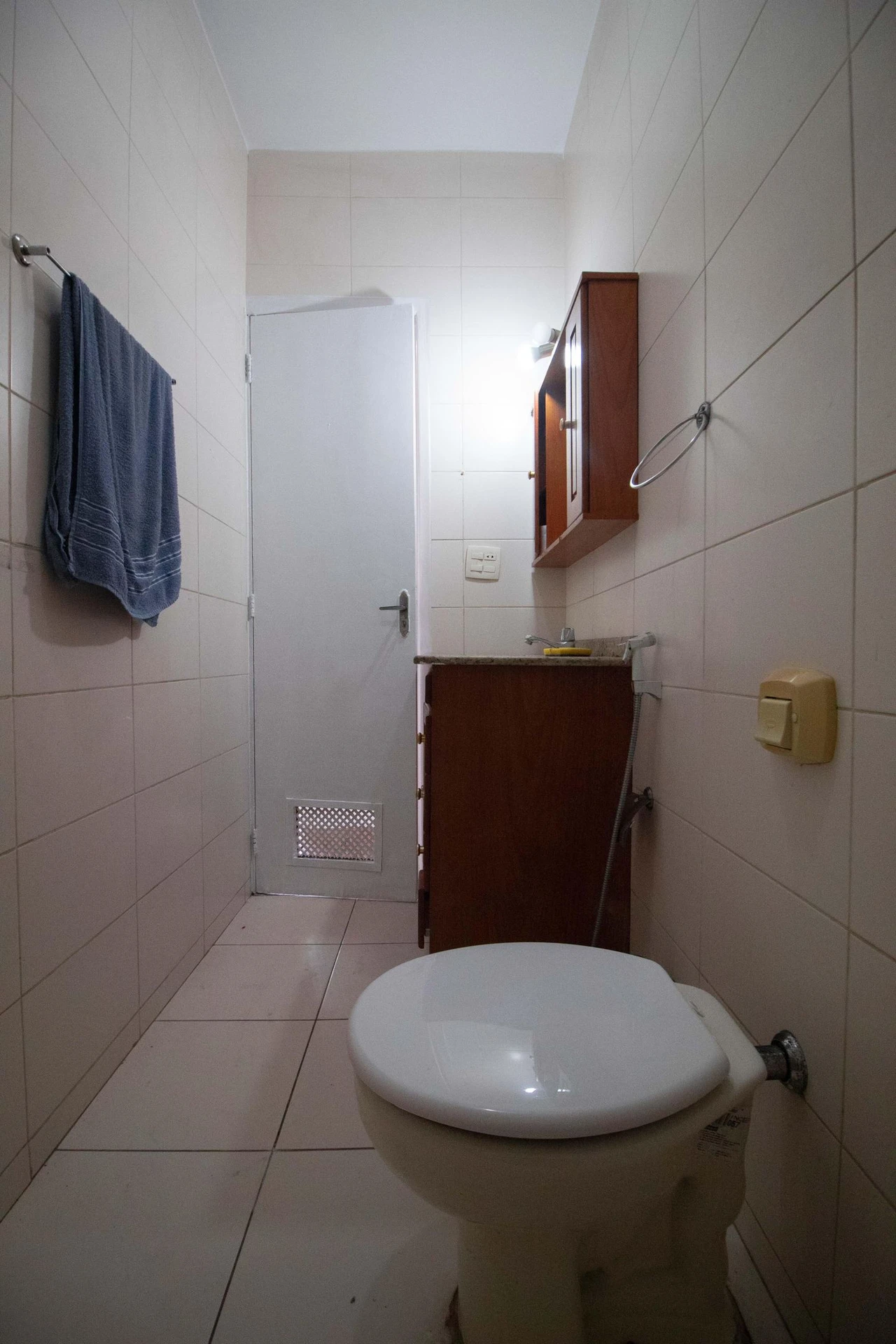 Apartamento de 2 quartos com piso de madeira ou laminado — photo 11