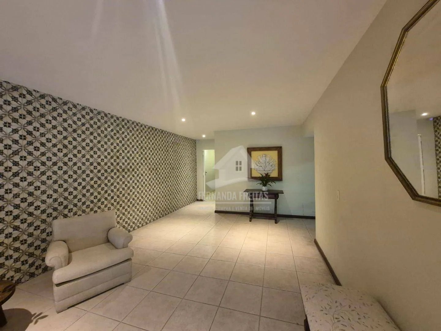 Unfurnished 3-bedroom apartment with a balcony — photo 35