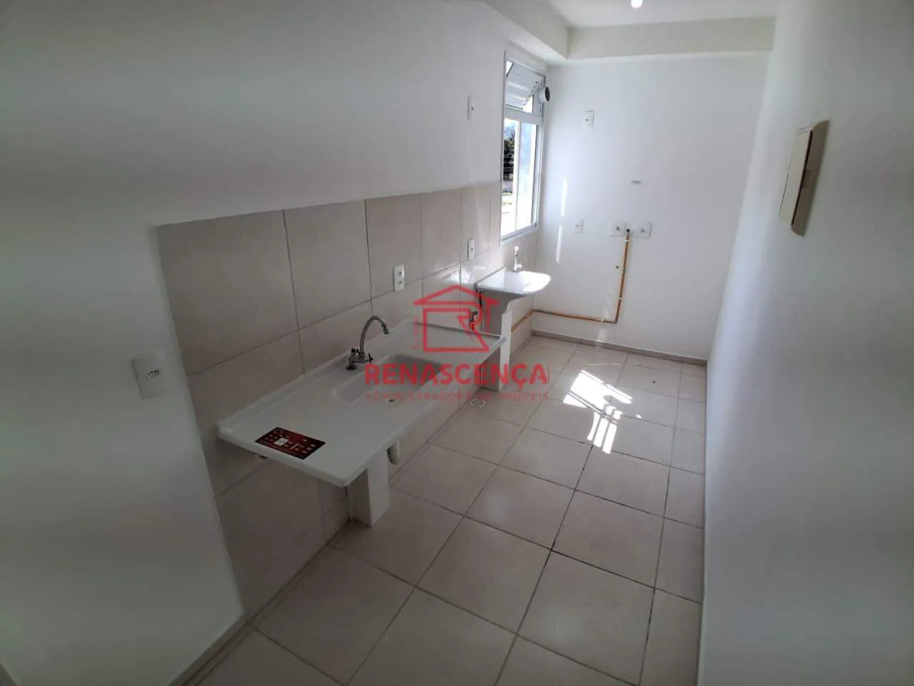 Apartamento com 2 quartos e cozinha com fogão fechado — photo 3