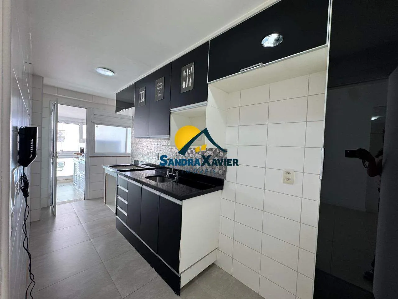 Furnished 3-bedroom apartment with 3 bathrooms and views — photo 19