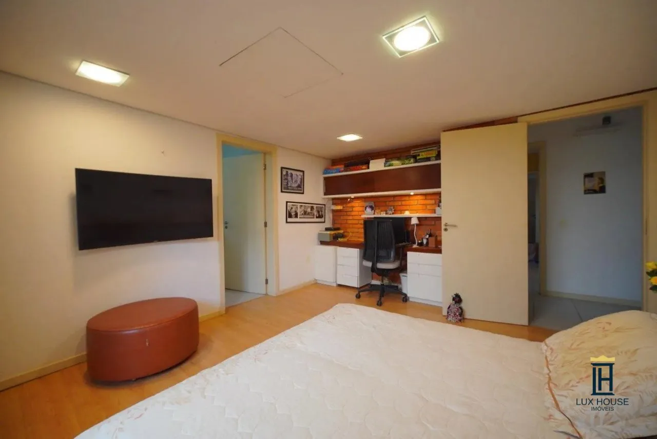 Casa de 3 dormitorios con ventanales de piso a techo — photo 8