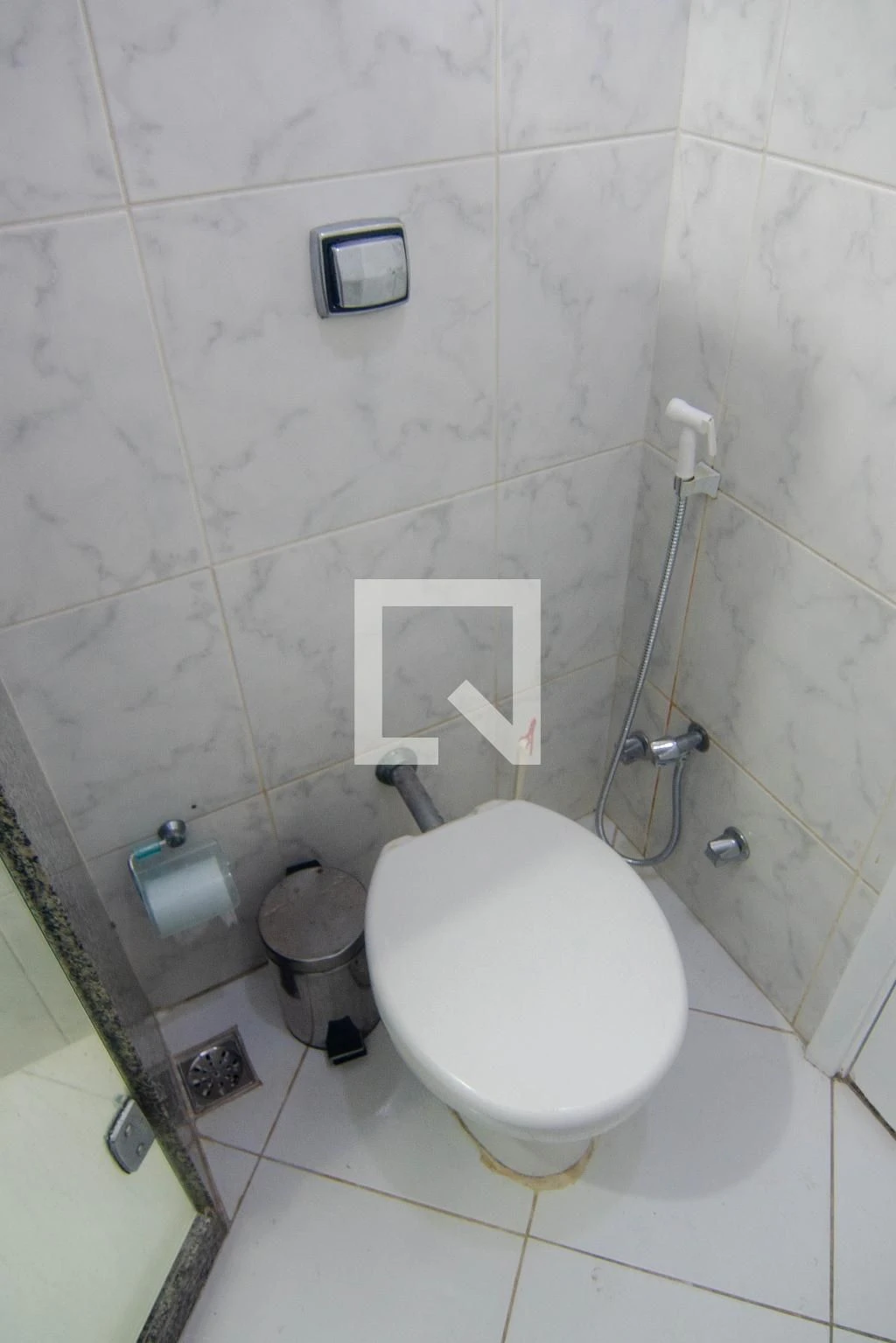 Квартира з 3 спальнями та дерев'яною підлогою або ламінатом — photo 36
