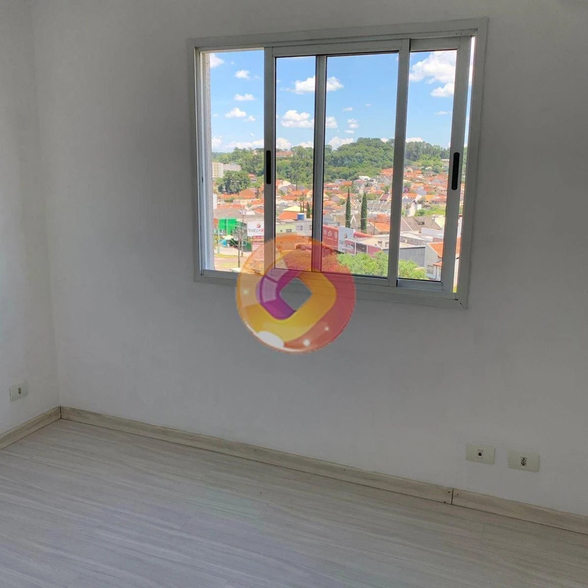3-bedroom apartment in a building with a pool — photo 5