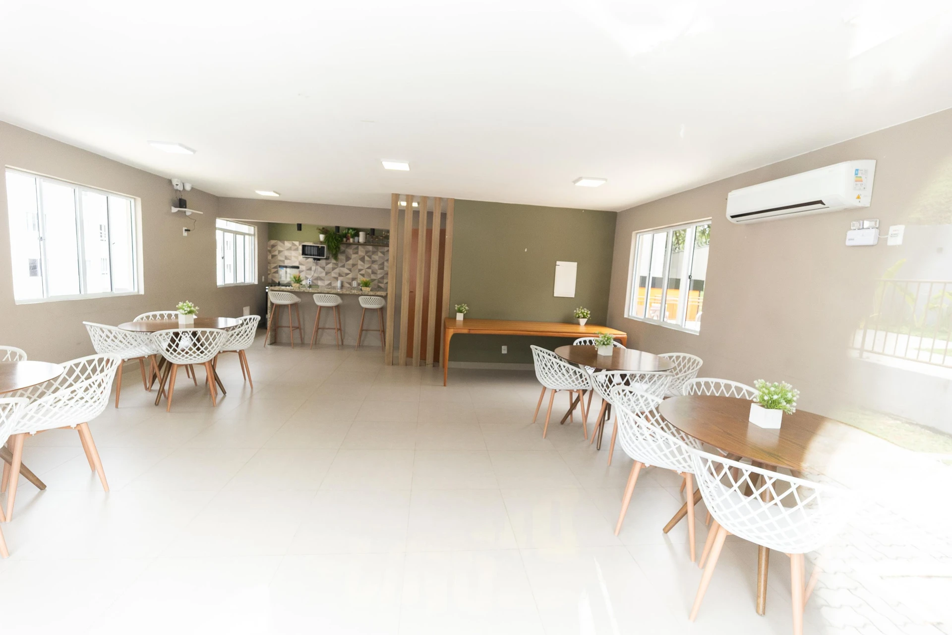 2-bedroom apartment in a building with a pool — photo 10