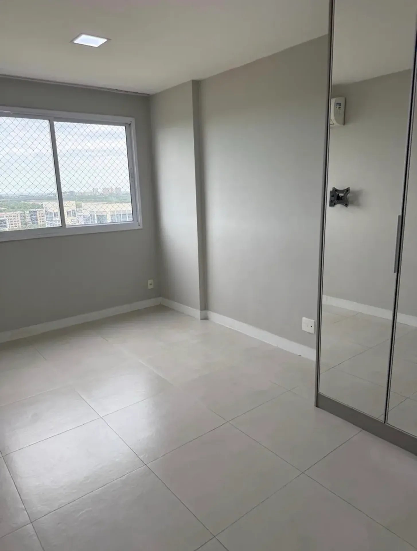 2-bedroom apartment with a home office — photo 4