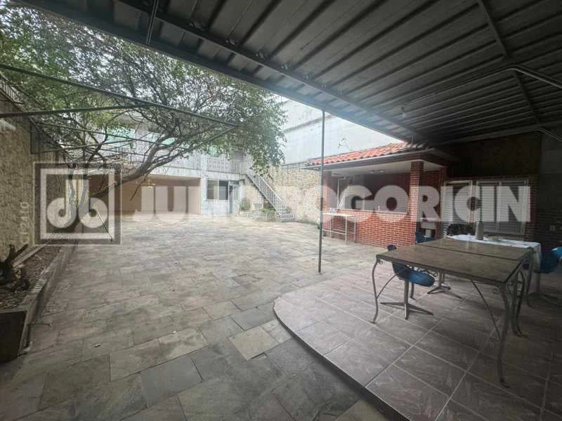 Дом 429 м²: 4 спальни, 5 парковочных мест, барбекю — photo 30