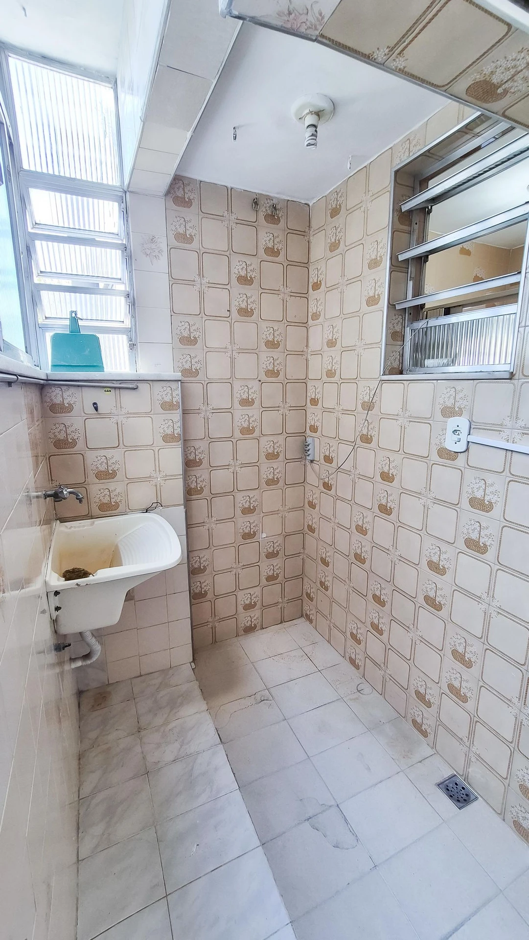 Unfurnished apartment with 2 bedrooms and 1 bathroom — photo 62