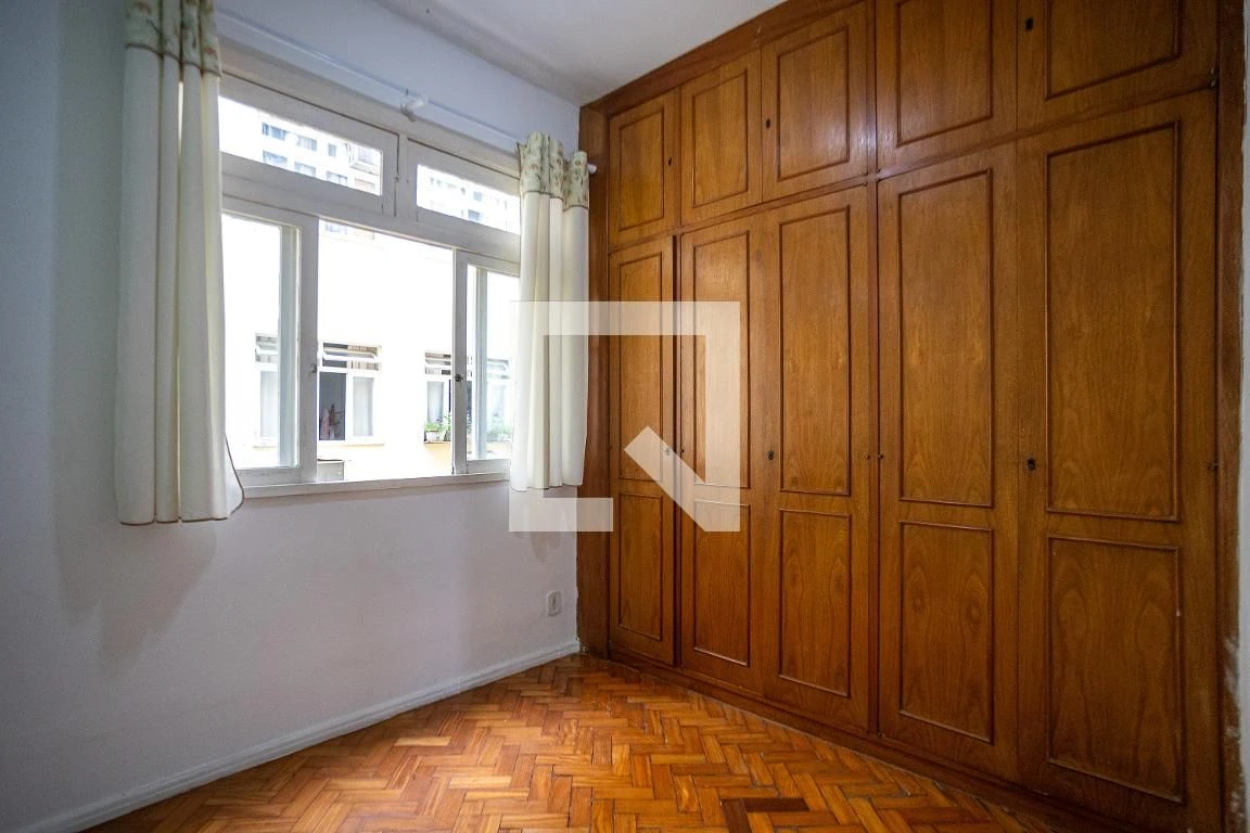 Wood or laminate floors in a 3-bedroom apartment, 85 m² — photo 19