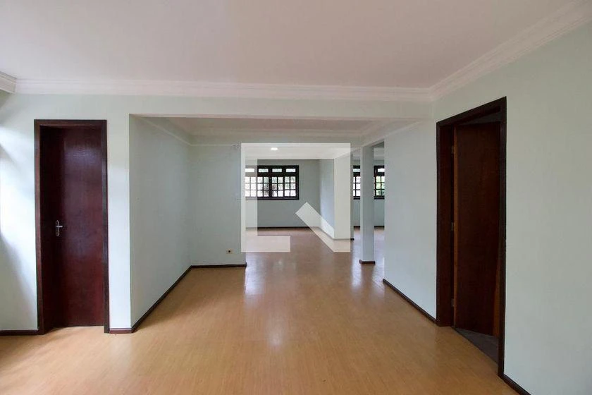 4-bedroom house with wood or laminate floors in Curitiba — photo 10