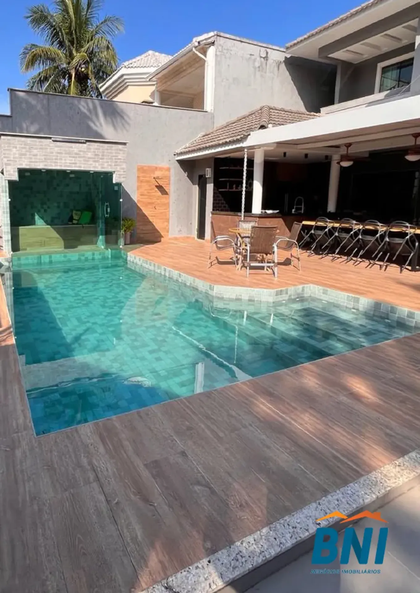Casa mobiliada, 320 m², com banheira