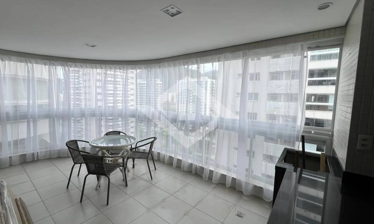Furnished 2-bedroom apartment with glassed balcony — photo 4