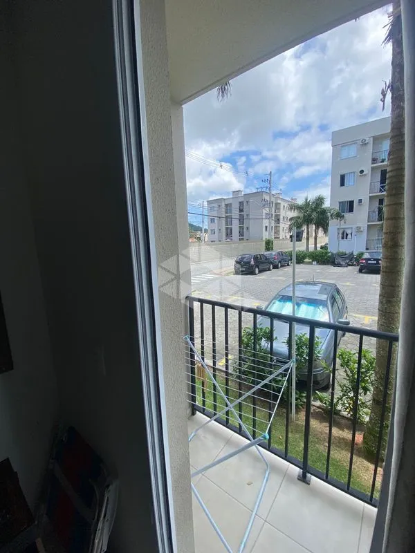 Furnished 60 m² apartment with open-plan kitchen and balcony — photo 4