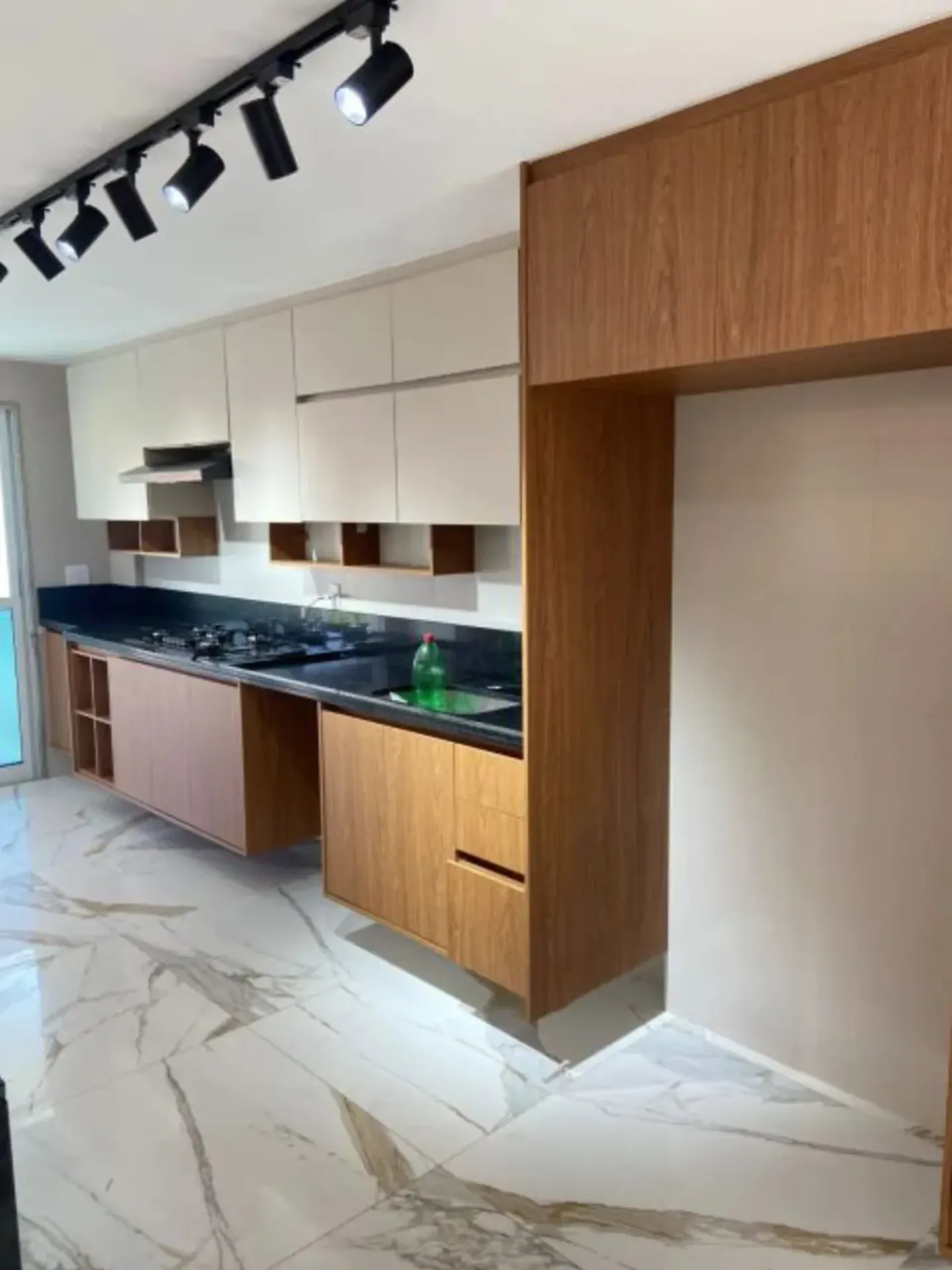 Duplex com 4 quartos, cozinha aberta a gás e 340 m² — photo 9