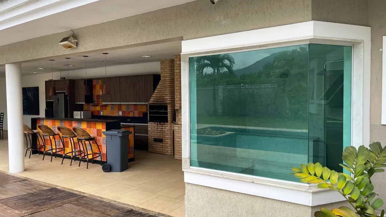 Furnished house with 4 bedrooms and an open-plan kitchen — photo 10