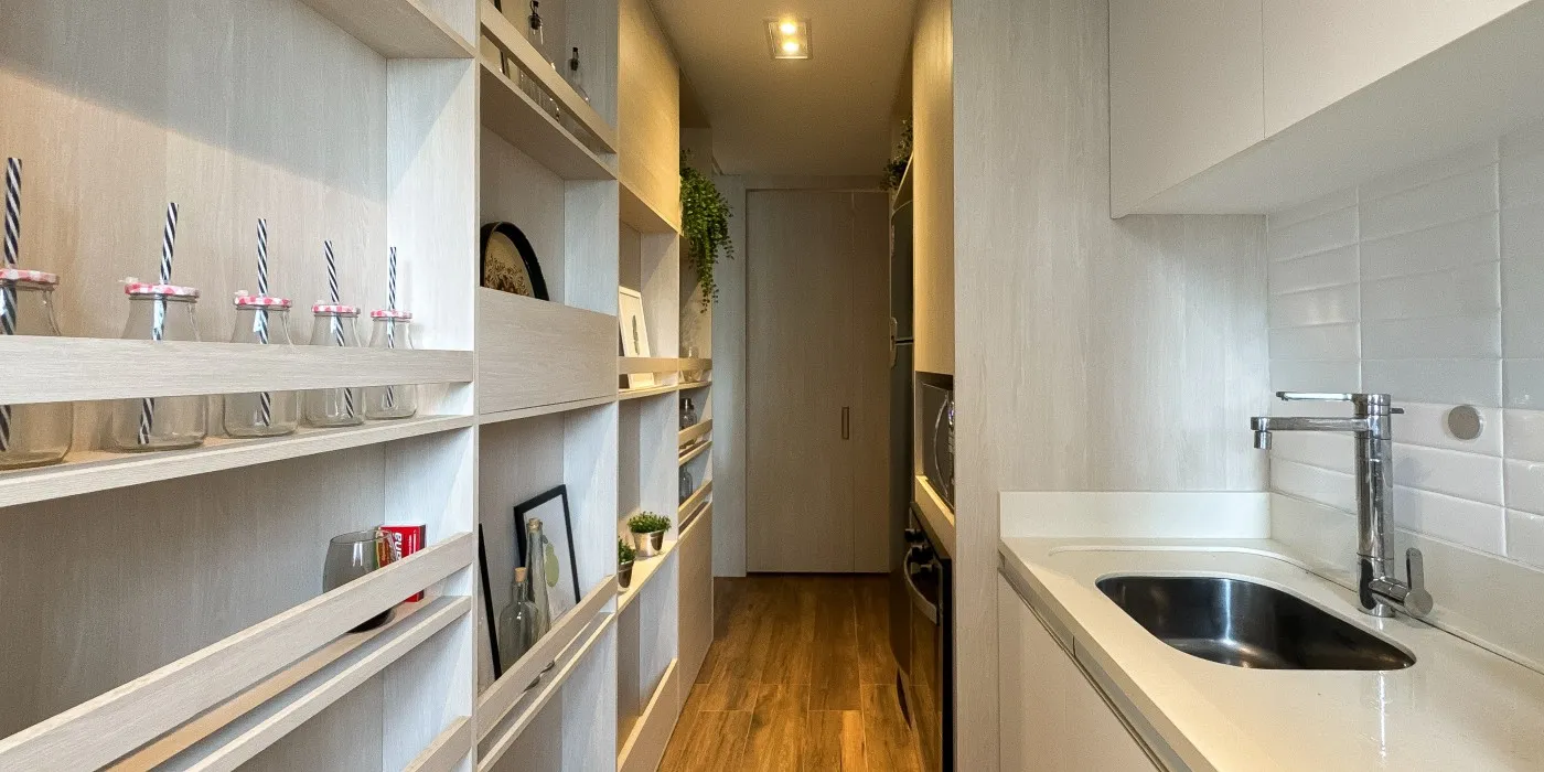 Furnished apartment, 57 m², with a glass-enclosed balcony — photo 7