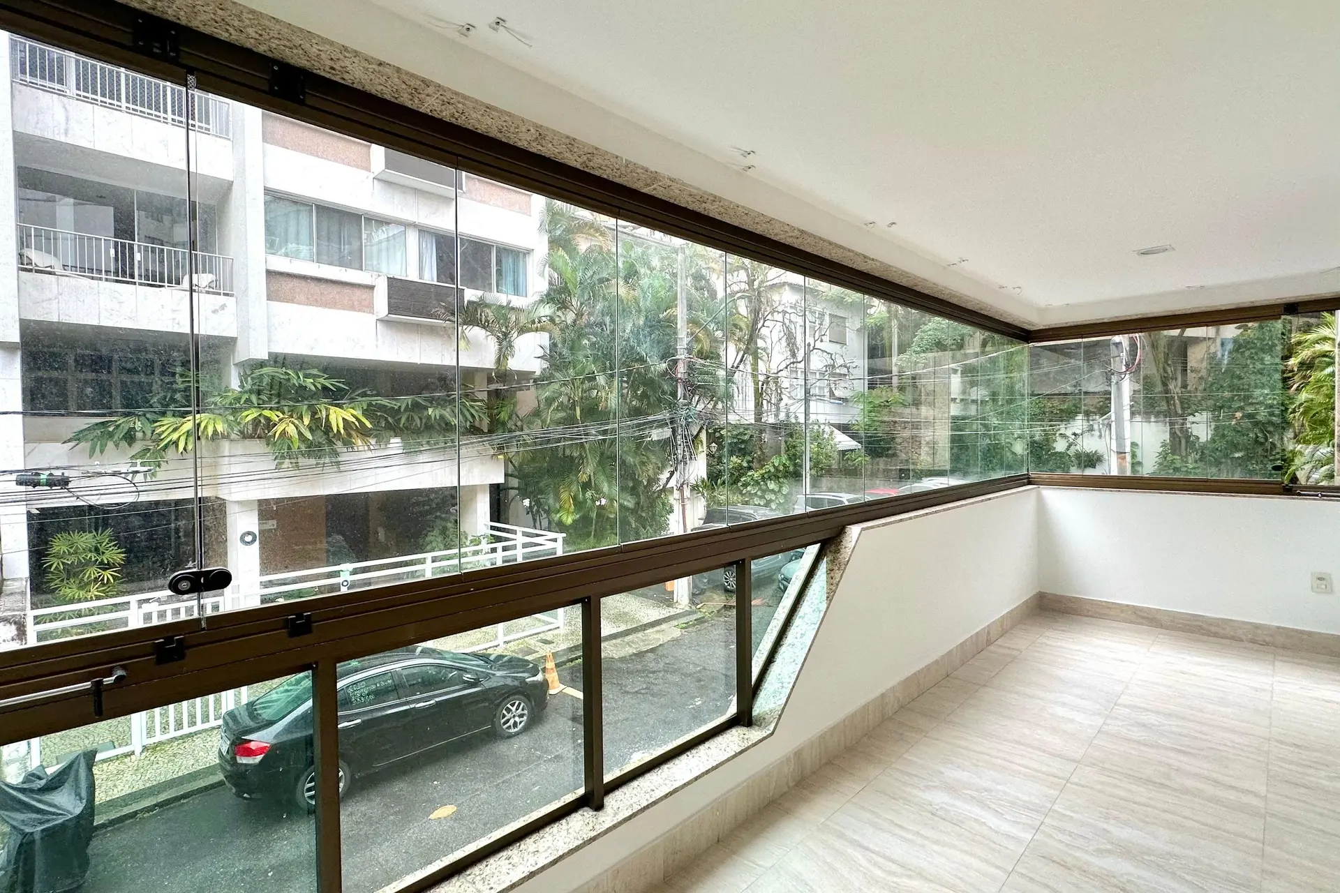 Unfurnished apartment with 2 suites and a balcony — photo 4