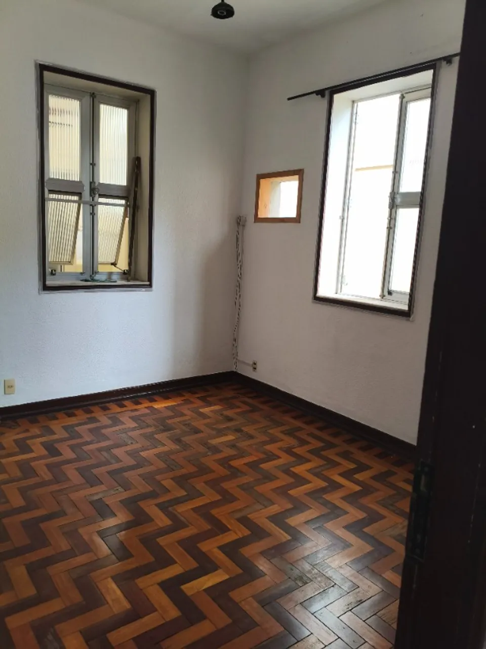 Apartment without parking with 4 bedrooms, 2 baths and balcony