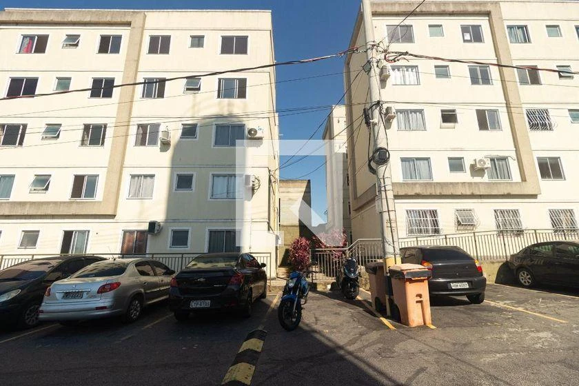 2-bedroom apartment in a building with a pool — photo 20