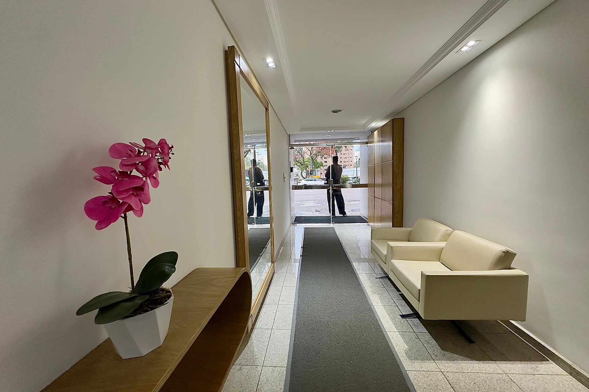 Wood or laminate floors in a 2-bedroom apartment, 72 m² — photo 14