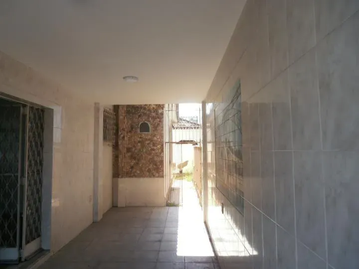 Unfurnished house with 4 bedrooms and 2 bathrooms — photo 11