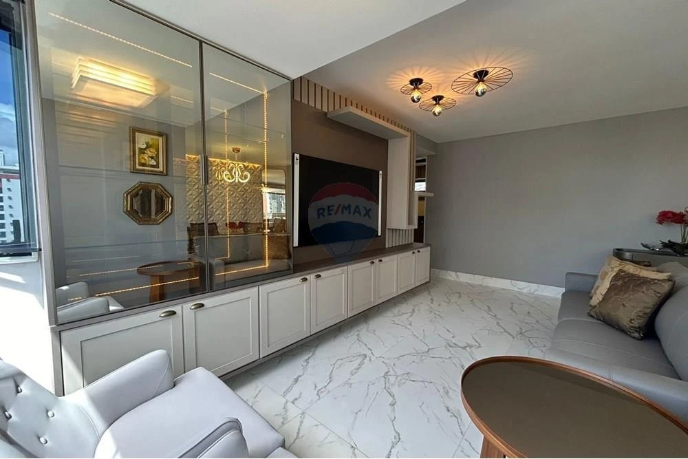 Furnished apartment, 132 m², with a glass-enclosed balcony — photo 11