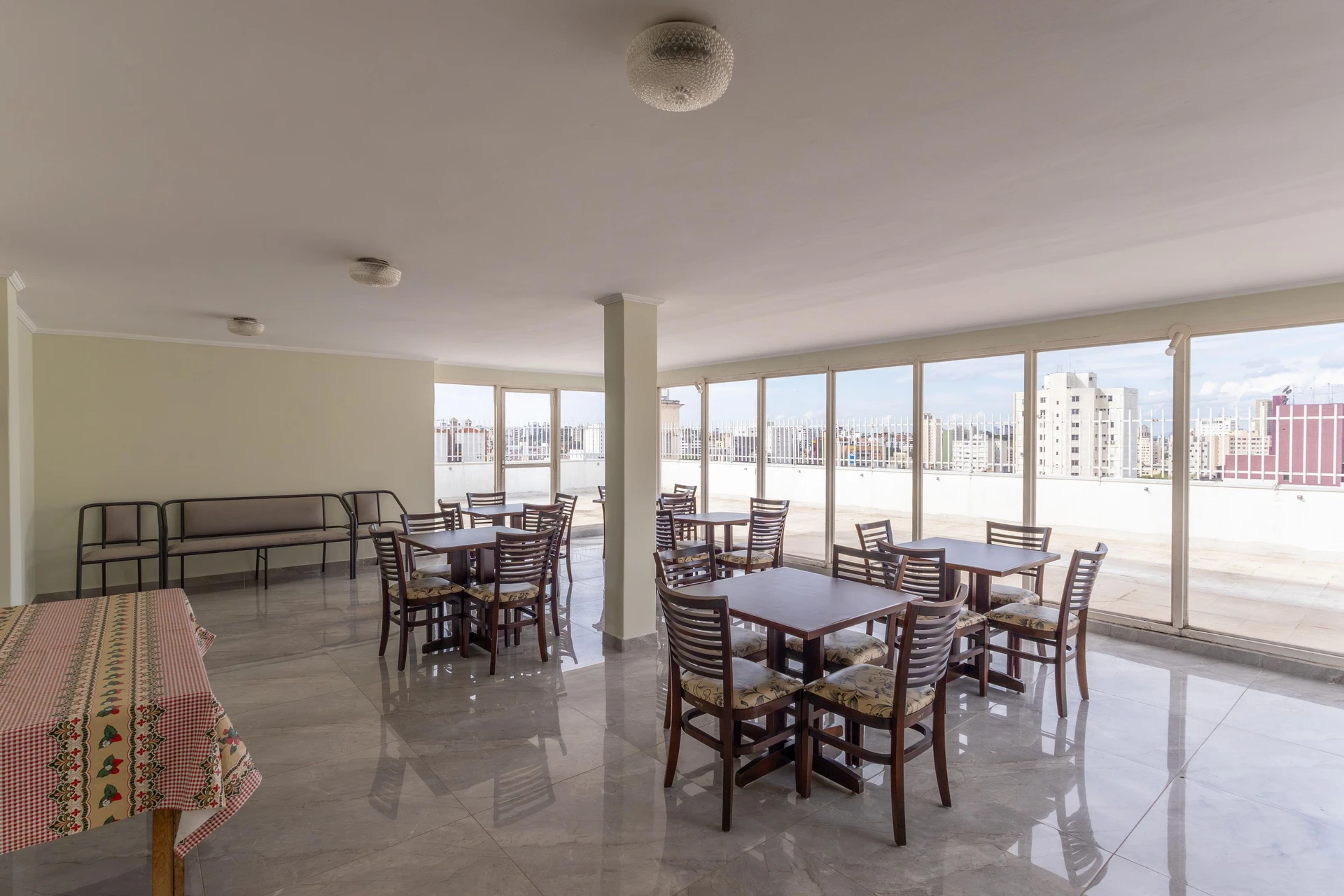 Furnished apartment, 283 m², with a glass-enclosed balcony — photo 50