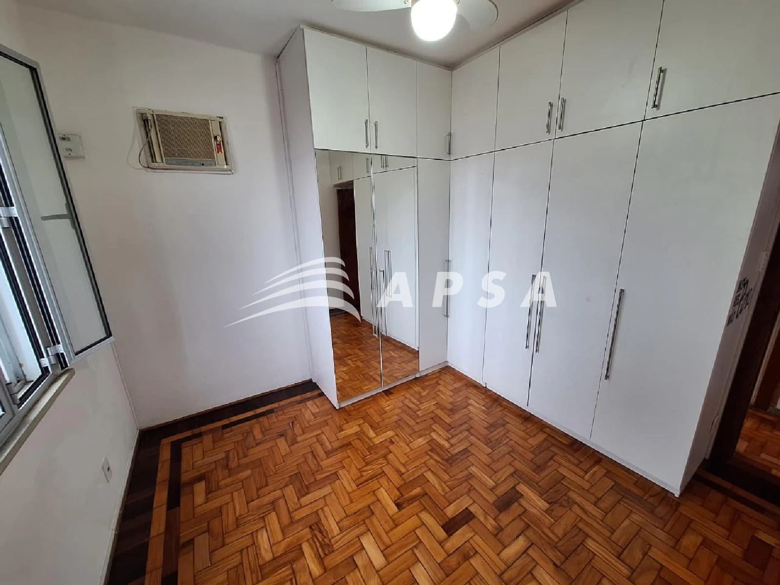 Apartment with 2 bedrooms and an open-plan kitchen — photo 14