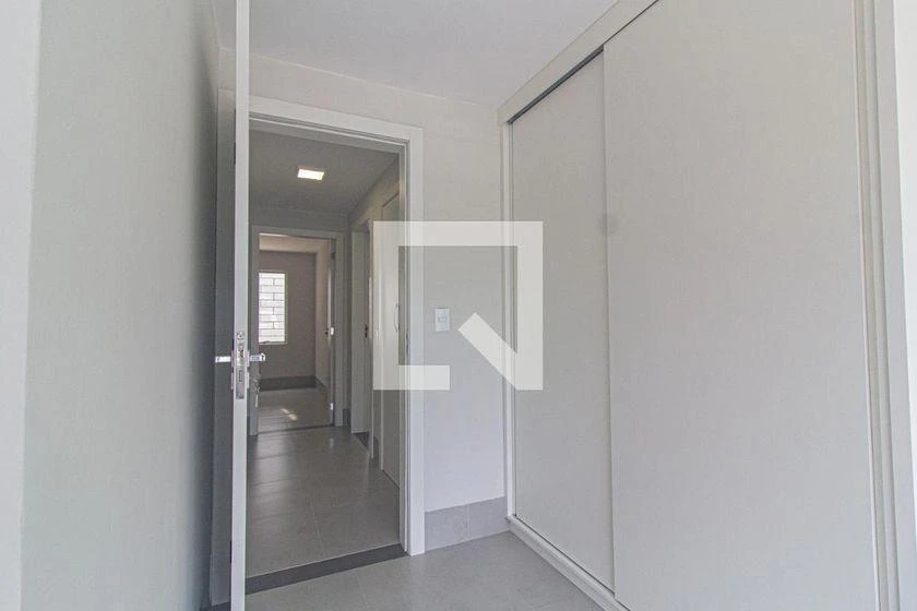 Unfurnished apartment with a private garden and 3 bedrooms — photo 9