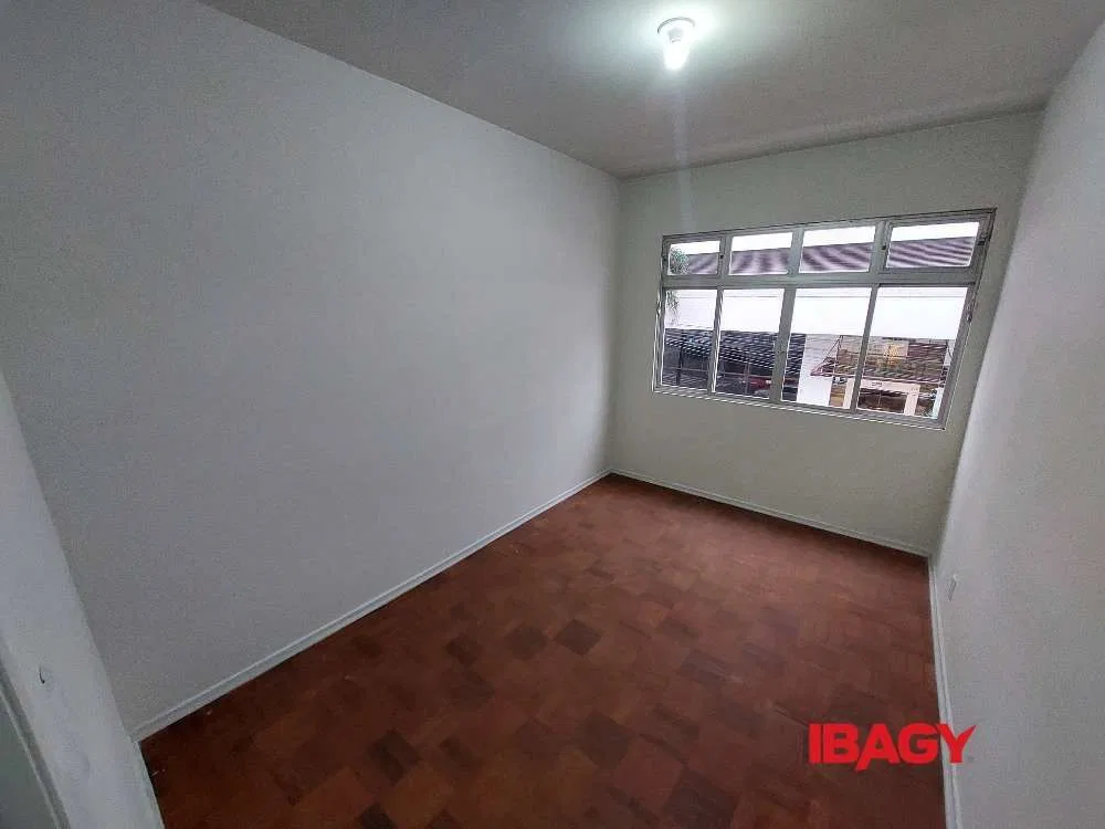 3-bedroom apartment, 1 with its own bathroom, 110 m² — photo 3