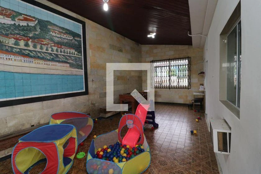 Home office in a 10-bedroom house, 747 m² — photo 43