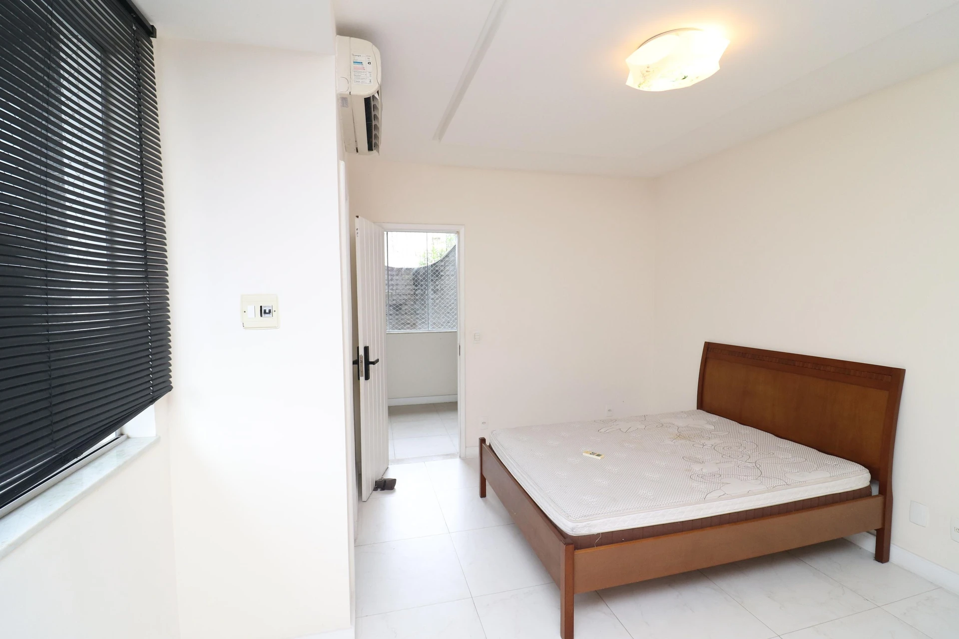 Vestidor y 5 dormitorios: casa de 420 m² — photo 48