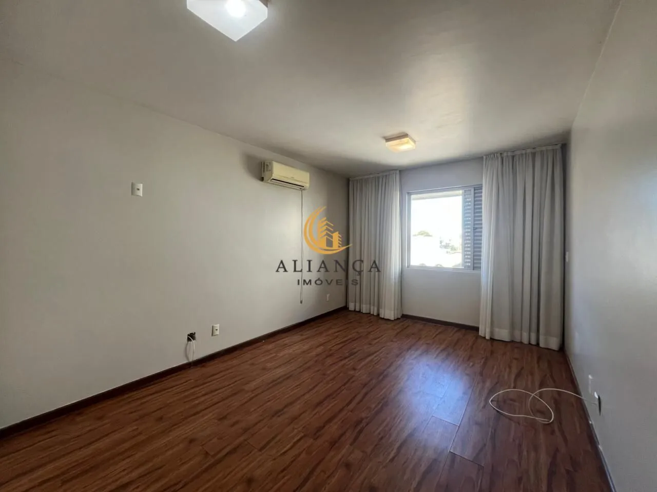 4-bedroom apartment with a working washing machine
